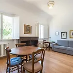 Pitti Cozy Apartment With Terrace
